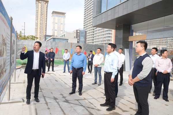 1700818663606670VPFq.jpg 馬書記觀摩酒店網(wǎng)站內(nèi)用圖.jpg